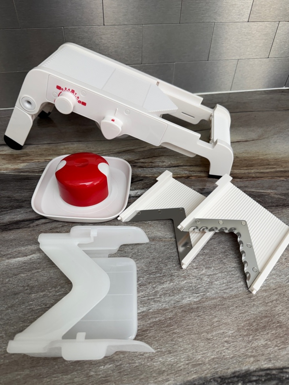 Tupperware Mandolin - Picture 4 of 4